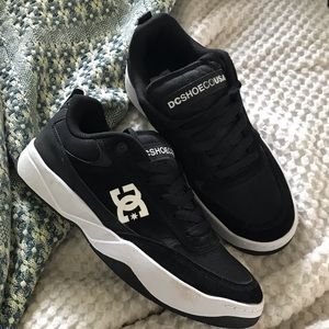 Men’s Athletic Shoe, Size 11